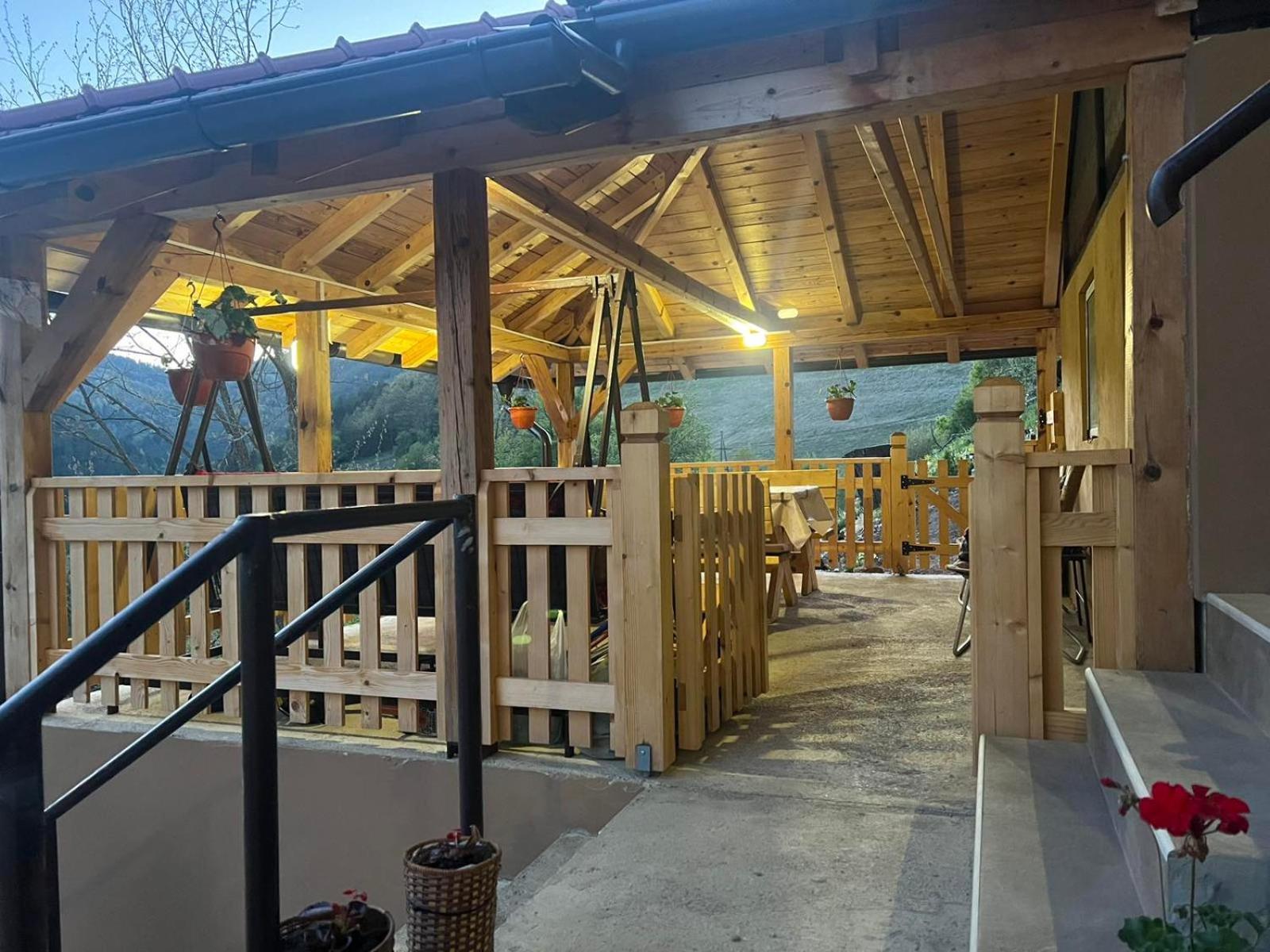 Ljubav Stara Zaovine Hotel Lazici Exterior foto